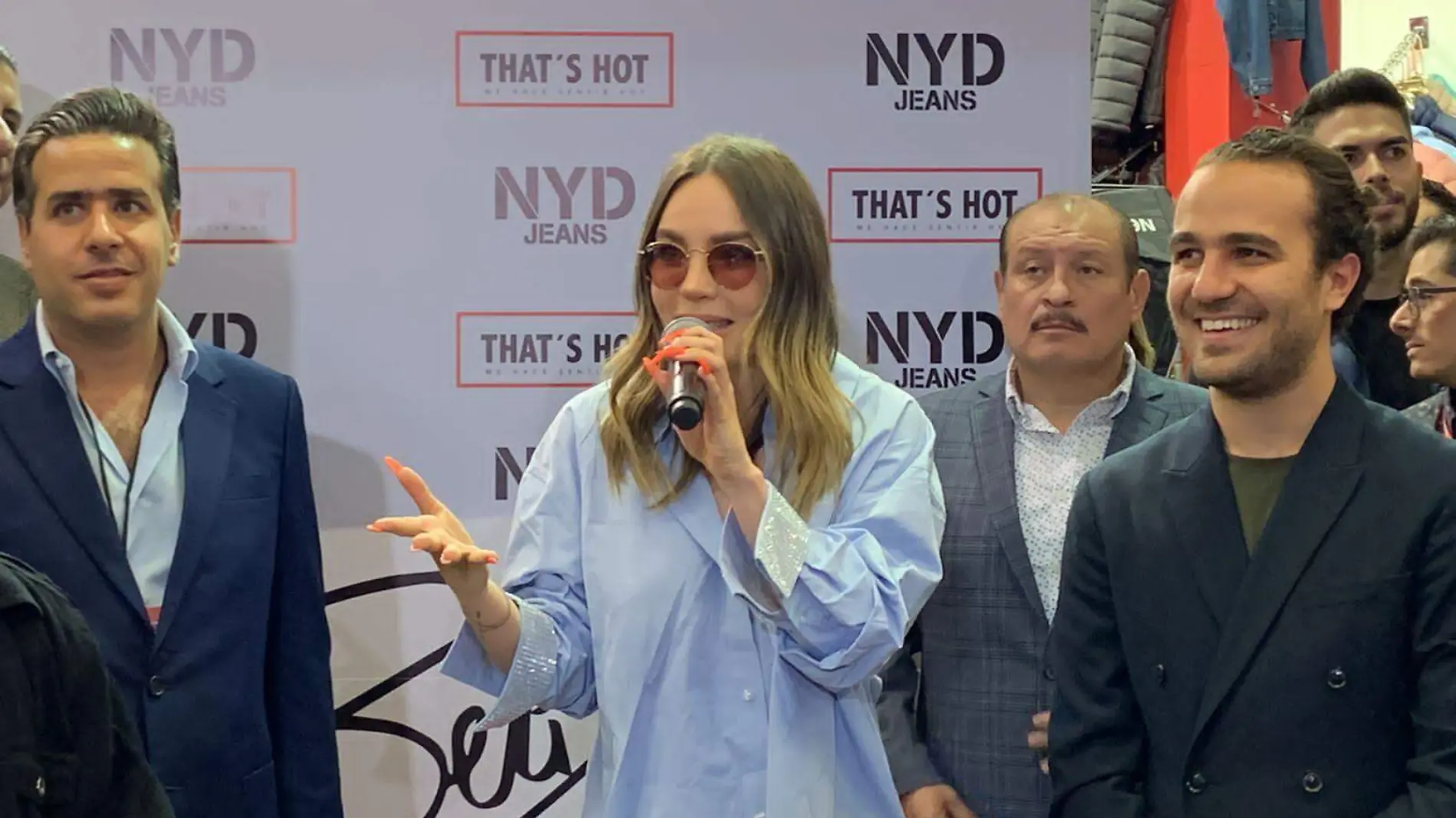 Belinda acude a evento de moda en la Expo Guadalajara